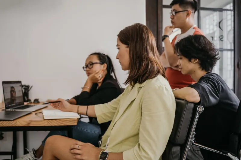 Fast Fingers, Loud Voice: How Real-Time Chat Is Quietly Handing Your Team's Direction to the Wrong People